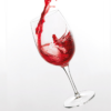 Rødvin der bliver hældt op i et Luigi Bormioli Aero Rødvinsglas 48 cl (6 stk)