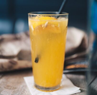 Drikken Urge på et bord.