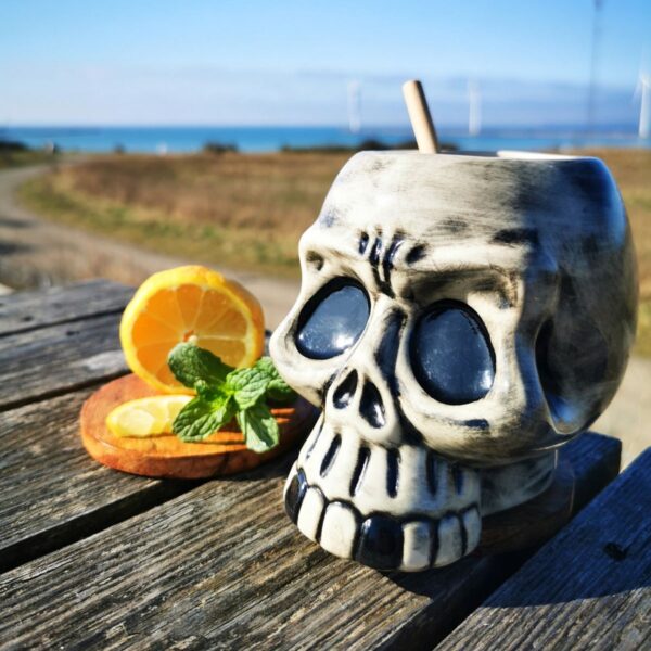 Tiki Skull 70 cl Grå